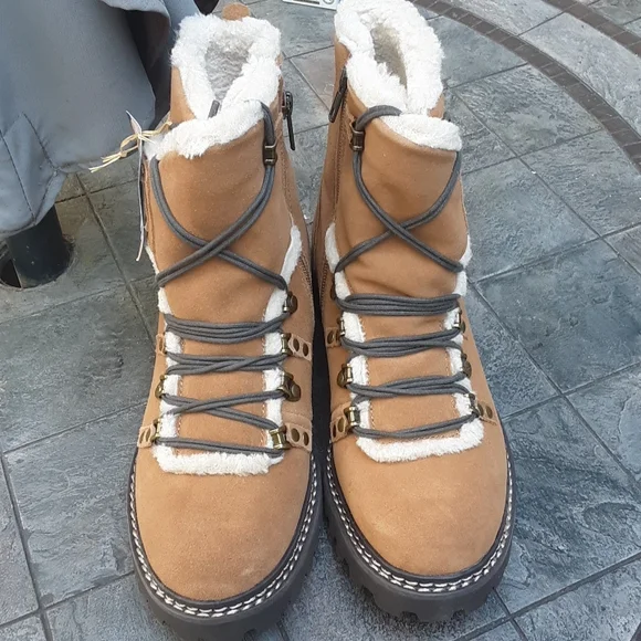 EARTH ANKLE BOOTIES NWT - Picture 2 of 9